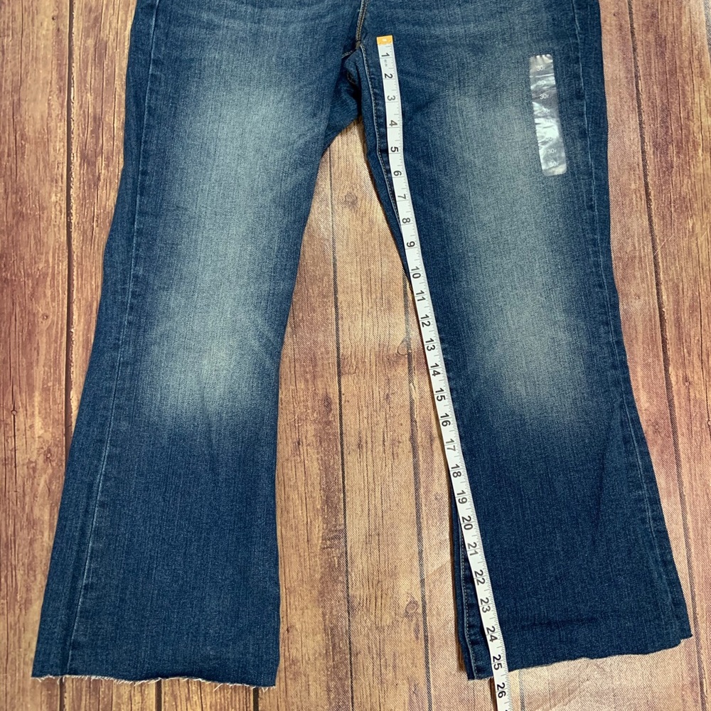 NWT Gap Cut Off Curvy Jeans - Picture 3 of 5